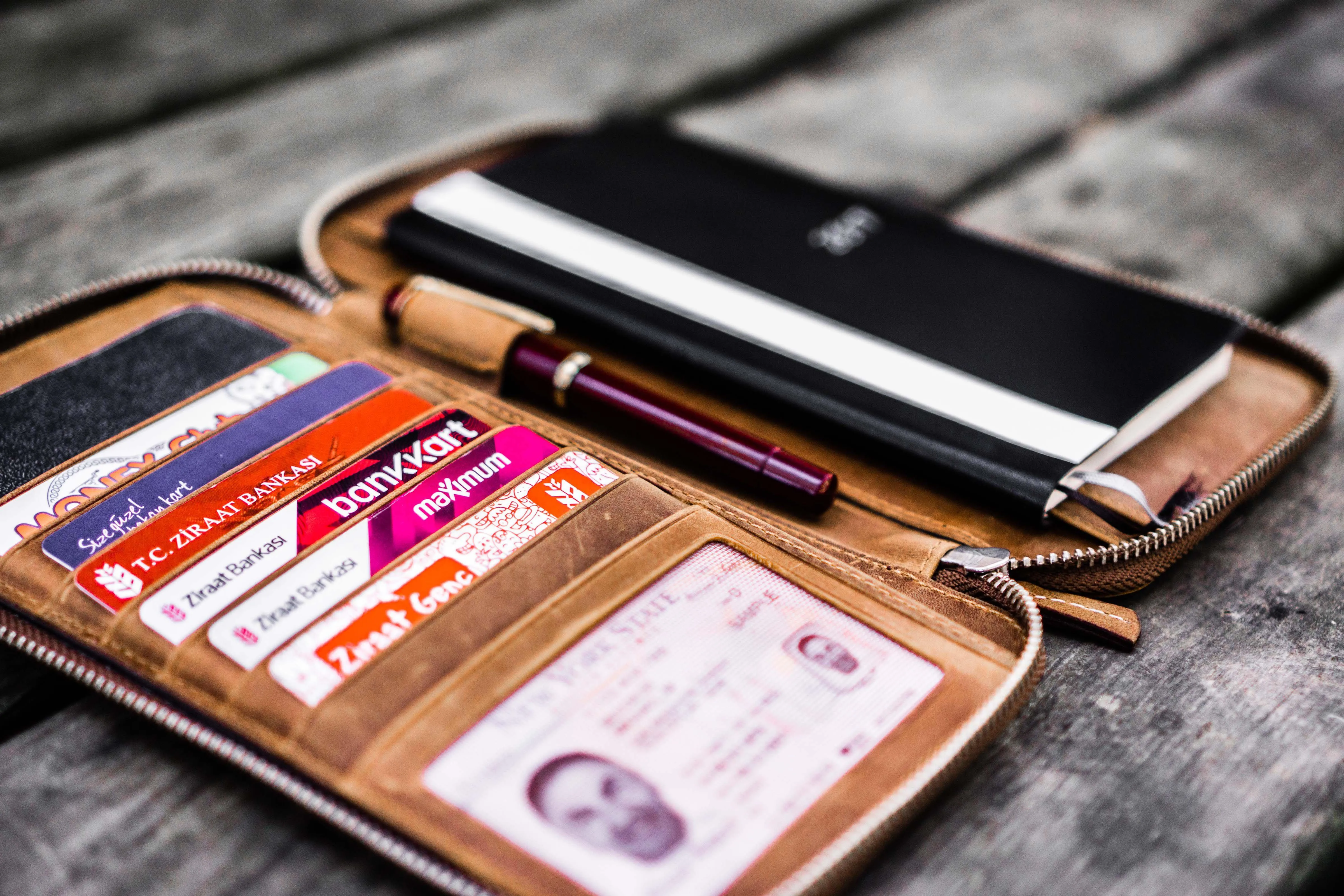 Leather Zippered Hobonichi Weeks Cover - Crazy Horse Brown